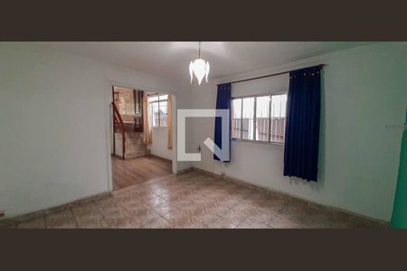 Sala de TV de casa à venda com 4 quartos, 205m² em Padroeira, Osasco