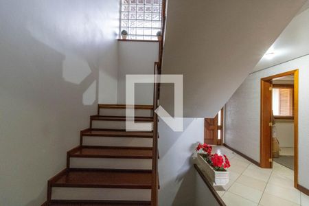 Casa à venda com 382m², 4 quartos e 2 vagas Casa à venda com 382m², 4 quartos e 2 vagasEscada