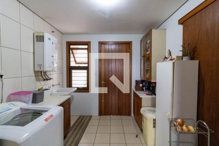 Casa à venda com 382m², 4 quartos e 2 vagas Casa à venda com 382m², 4 quartos e 2 vagasÁrea de Serviço