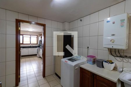 Casa à venda com 382m², 4 quartos e 2 vagas Casa à venda com 382m², 4 quartos e 2 vagasÁrea de Serviço