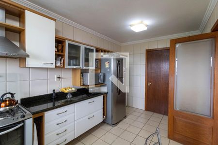 Casa à venda com 382m², 4 quartos e 2 vagas Casa à venda com 382m², 4 quartos e 2 vagasCozinha