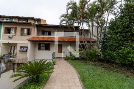 Casa à venda com 382m², 4 quartos e 2 vagas Casa à venda com 382m², 4 quartos e 2 vagasFachada