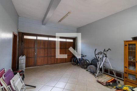Casa à venda com 382m², 4 quartos e 2 vagas Casa à venda com 382m², 4 quartos e 2 vagasGaragem