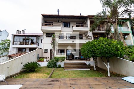 Casa à venda com 382m², 4 quartos e 2 vagas Casa à venda com 382m², 4 quartos e 2 vagasQuintal