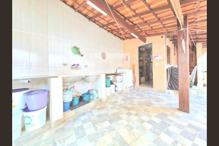 Casa à venda com 1500m², 3 quartos e 8 vagas Casa à venda com 1500m², 3 quartos e 8 vagasLavanderia (Torneira)