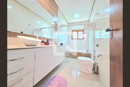 Casa à venda com 1500m², 3 quartos e 8 vagas Casa à venda com 1500m², 3 quartos e 8 vagasBanheiro 3