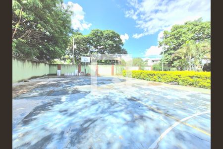 Casa à venda com 1500m², 3 quartos e 8 vagas Casa à venda com 1500m², 3 quartos e 8 vagasQuadra Esportiva