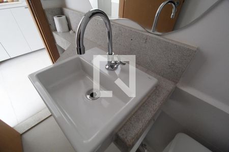 Lavabo de casa de condomínio para alugar com 3 quartos, 82m² em Granja Marileusa, Uberlândia