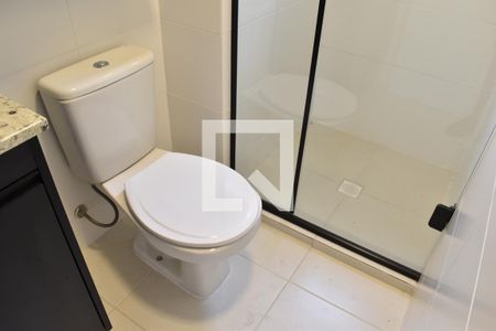 Banheiro de apartamento para alugar com 1 quarto, 34m² em Centro, Curitiba