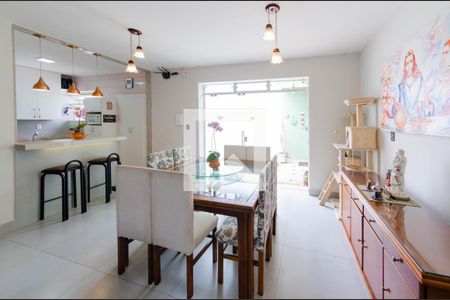 Sala de casa à venda com 4 quartos, 190m² em Carlos Prates, Belo Horizonte