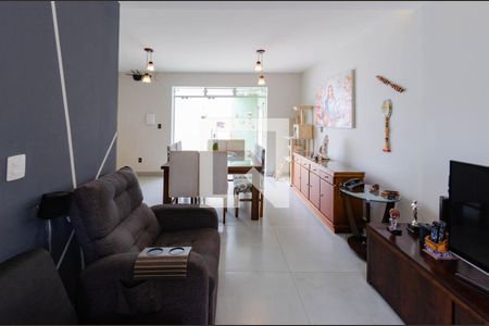 Sala de casa à venda com 4 quartos, 190m² em Carlos Prates, Belo Horizonte