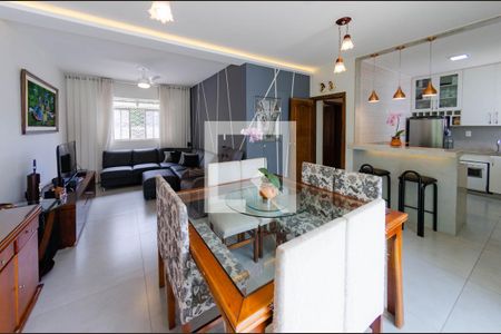 Sala de casa à venda com 4 quartos, 190m² em Carlos Prates, Belo Horizonte