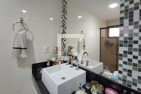 Banheiro Suíte de apartamento à venda com 3 quartos, 104m² em Vila Anhanguera, Campinas