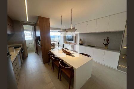 Sala com cozinha americana de apartamento à venda com 3 quartos, 80m² em Vila da Serra, Nova Lima