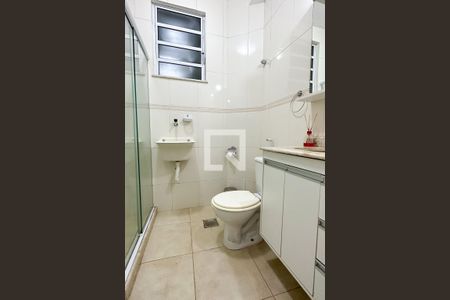 Banheiro de kitnet/studio para alugar com 1 quarto, 25m² em Botafogo, Rio de Janeiro