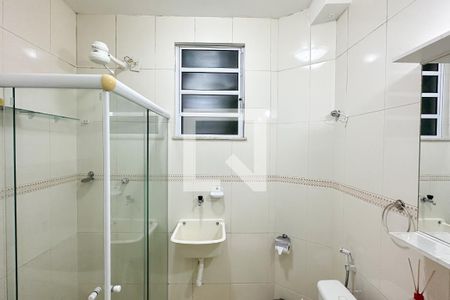 Banheiro de kitnet/studio para alugar com 1 quarto, 25m² em Botafogo, Rio de Janeiro