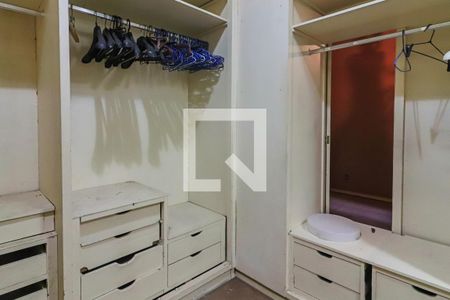 Closet Suíte de casa à venda com 3 quartos, 326m² em Instituto de Previdencia, São Paulo