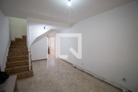 Sala de casa para alugar com 3 quartos, 150m² em Vila Carmosina, São Paulo