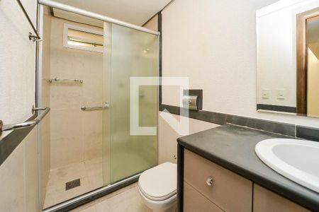 Banheiro de apartamento à venda com 1 quarto, 60m² em Auxiliadora, Porto Alegre