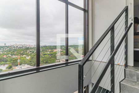 Escada de apartamento para alugar com 1 quarto, 61m² em Santo Amaro, São Paulo