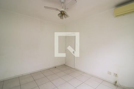 Quarto 1 de apartamento para alugar com 2 quartos, 55m² em Azenha, Porto Alegre