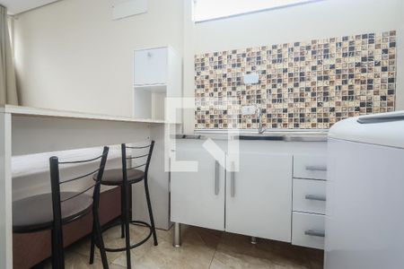 Cozinha de kitnet/studio para alugar com 1 quarto, 23m² em Vila Progredior, São Paulo