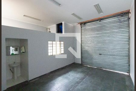 Garagem de casa para alugar com 3 quartos, 350m² em Vila Brasil, São Paulo