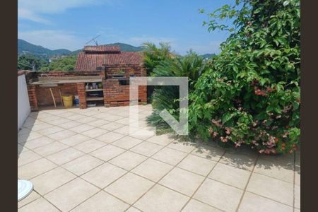 Casa à venda com 3 quartos, 386m² em Pendotiba, Niterói