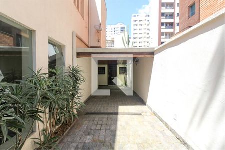 Casa à venda com 3 quartos, 300m² em Indianópolis, São Paulo