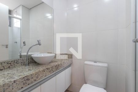 Banheiro de apartamento à venda com 2 quartos, 54m² em Coração Eucarístico, Belo Horizonte