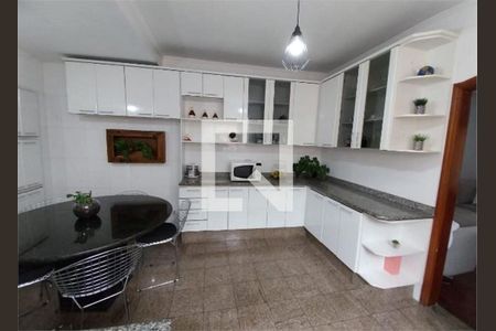 Casa à venda com 3 quartos, 142m² em Vila Carbone, São Paulo