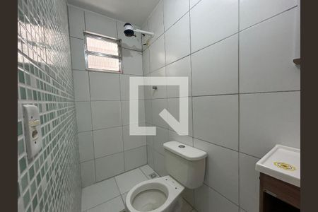 Banheiro de apartamento para alugar com 1 quarto, 50m² em Vila Valqueire, Rio de Janeiro