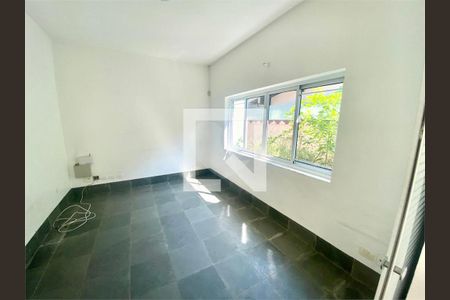 Casa à venda com 3 quartos, 450m² em Vila Inah, São Paulo