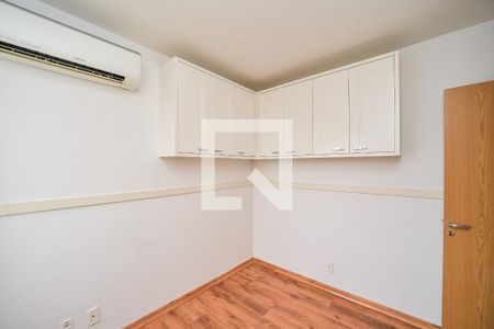 Quarto de apartamento à venda com 2 quartos, 74m² em Passo D’areia, Porto Alegre