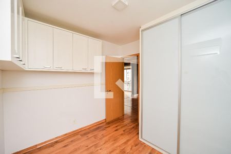 Quarto de apartamento à venda com 2 quartos, 74m² em Passo D’areia, Porto Alegre