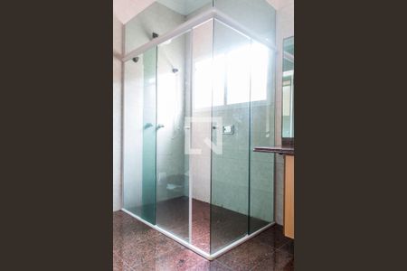 Casa de condomínio para alugar com 609m², 4 quartos e 4 vagas Casa de condomínio para alugar com 609m², 4 quartos e 4 vagasBanheiro da Suíte 4