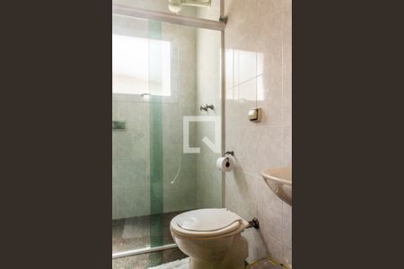 Casa de condomínio para alugar com 609m², 4 quartos e 4 vagas Casa de condomínio para alugar com 609m², 4 quartos e 4 vagasBanheiro da Suíte 5