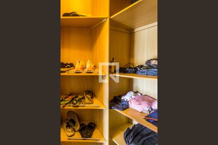 Casa de condomínio para alugar com 609m², 4 quartos e 4 vagas Casa de condomínio para alugar com 609m², 4 quartos e 4 vagasCloset da suíte 4