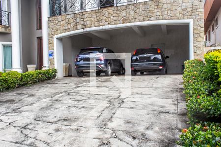 Casa de condomínio para alugar com 609m², 4 quartos e 4 vagas Casa de condomínio para alugar com 609m², 4 quartos e 4 vagasGaragem