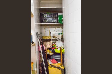 Casa de condomínio para alugar com 609m², 4 quartos e 4 vagas Casa de condomínio para alugar com 609m², 4 quartos e 4 vagasDespensa