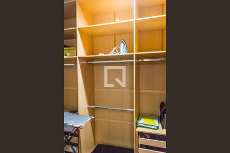 Casa de condomínio para alugar com 609m², 4 quartos e 4 vagas Casa de condomínio para alugar com 609m², 4 quartos e 4 vagasCloset da suíte 1