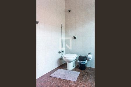 Casa de condomínio para alugar com 609m², 4 quartos e 4 vagas Casa de condomínio para alugar com 609m², 4 quartos e 4 vagasBanheiro da Suíte 4