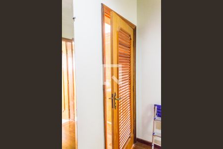 Casa de condomínio para alugar com 609m², 4 quartos e 4 vagas Casa de condomínio para alugar com 609m², 4 quartos e 4 vagasCloset da suíte 2