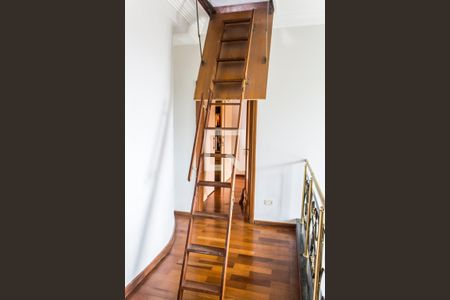 Casa de condomínio para alugar com 609m², 4 quartos e 4 vagas Casa de condomínio para alugar com 609m², 4 quartos e 4 vagasSótão