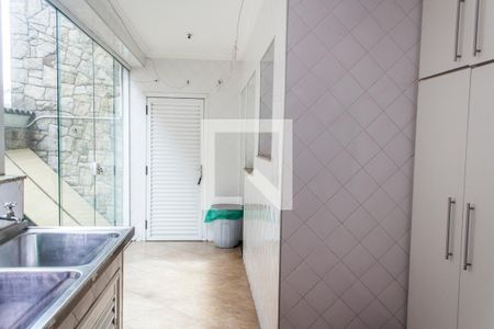 Casa de condomínio para alugar com 609m², 4 quartos e 4 vagas Casa de condomínio para alugar com 609m², 4 quartos e 4 vagasÁrea de Serviço