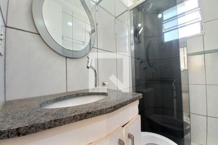 Banheiro de apartamento para alugar com 2 quartos, 45m² em Vila Satúrnia, Campinas