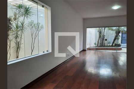 Casa à venda com 3 quartos, 220m² em Jardim Marajoara, São Paulo