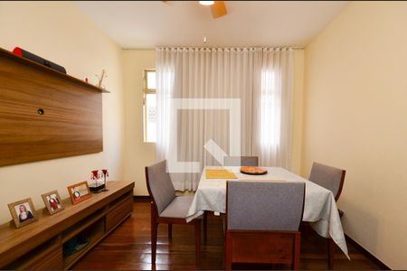 Sala de estar de apartamento à venda com 3 quartos, 85m² em Santo Antônio, Belo Horizonte