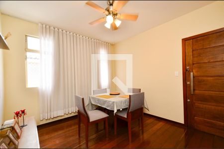 Sala de estar de apartamento à venda com 3 quartos, 85m² em Santo Antônio, Belo Horizonte