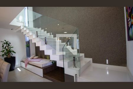 Sala de casa de condomínio para alugar com 5 quartos, 244m² em Vargem Grande, Rio de Janeiro